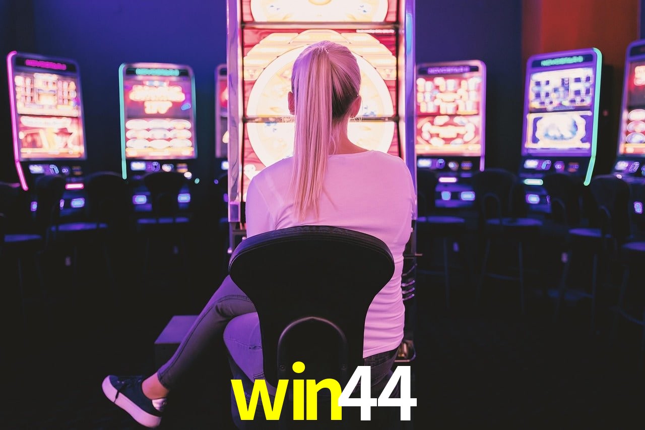 Bonus Features win44